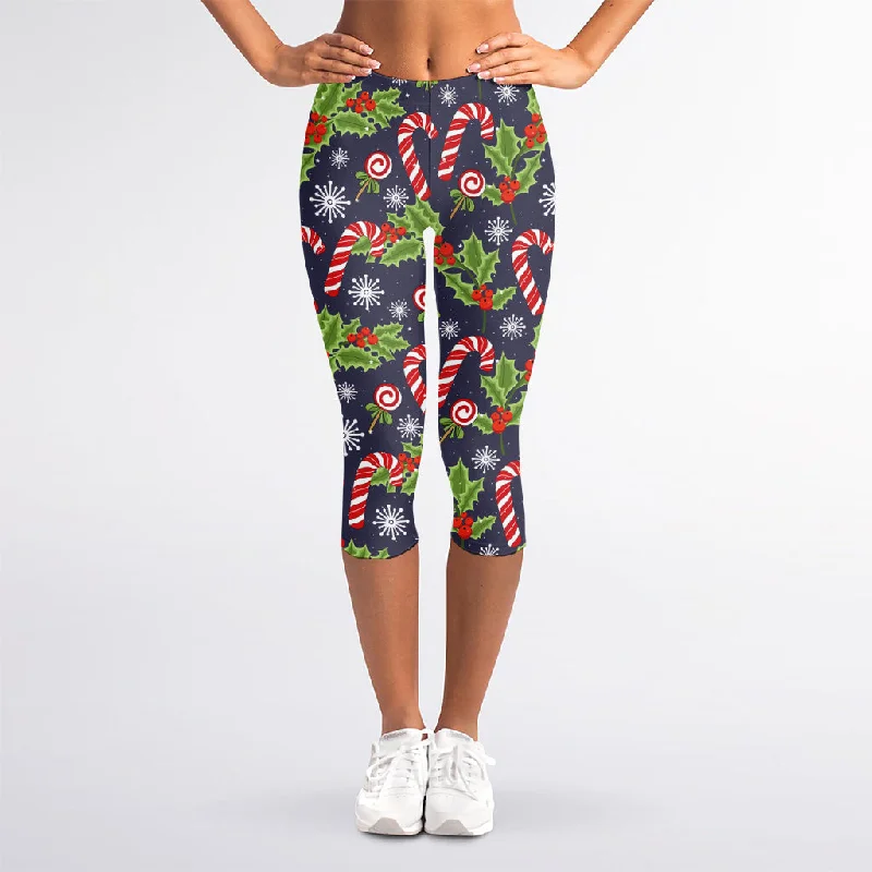 Christmas Berry And Candy Pattern Print Women's Capri Leggings Comfortable Printed Workout Leggings