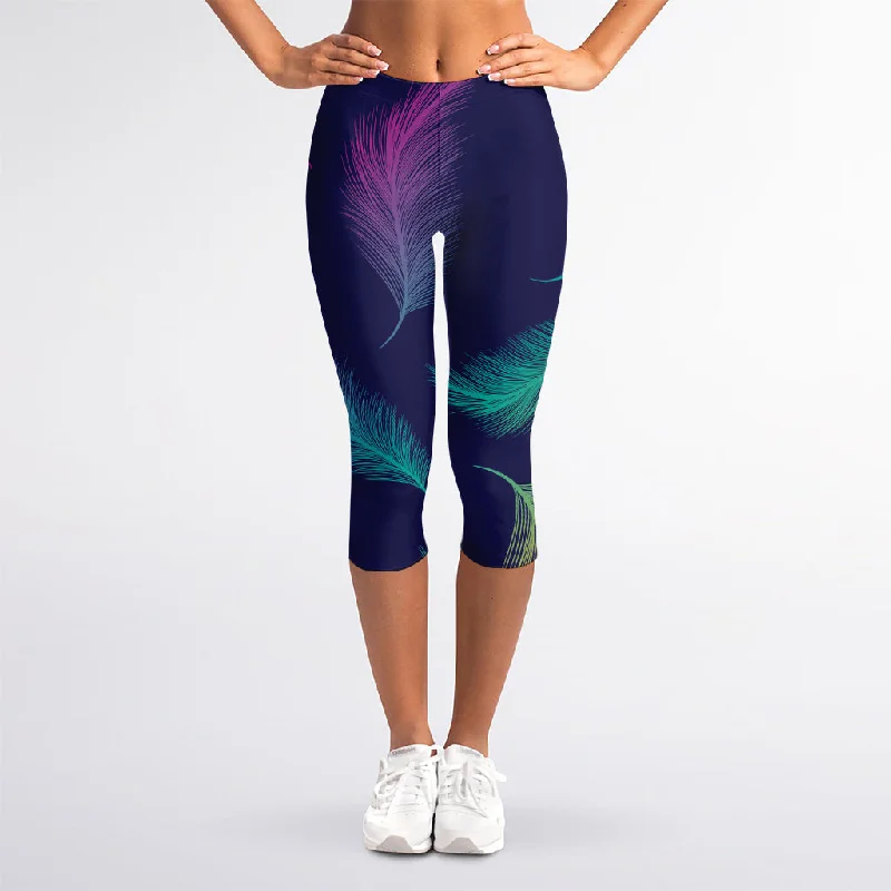 Colorful Feather Pattern Print Women's Capri Leggings Comfortable Classic Yoga Leggings